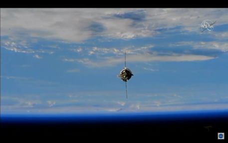 La Soyuz in avvicinamento alla Stazione Spaziale (fonte: NASA TV) © Ansa