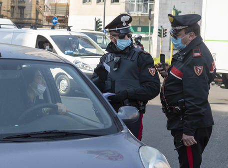 Controlli dei carabinieri © ANSA