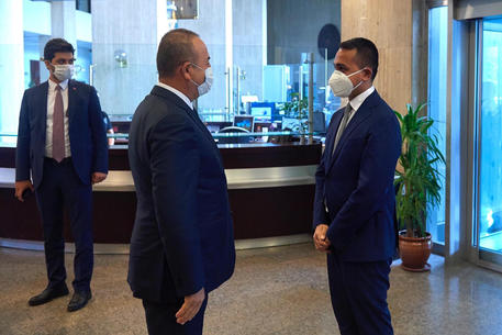Luigi Di Maio con il ministro degli Esteri turco Mevlut Cavusoglu © ANSA