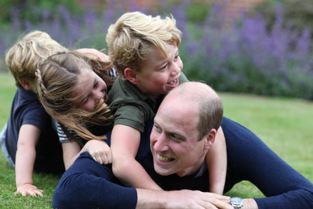 Il principe William con i figli © EPA