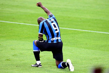 Lukaku gol, in ginocchio per Floyd © ANSA