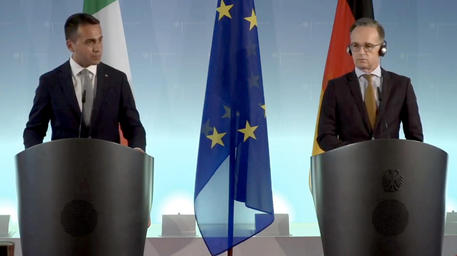 Un frame tratto dal video pubblicato sulla pagina Facebook del ministro degli Esteri Luigi mostra un momento della conferenza stampa, a Berlino, con il ministro degli Esteri tedesco Heiko Maas © ANSA