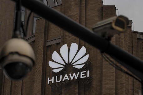Il flagship store Huawei a Shanghai (Foto d'archivio) © EPA