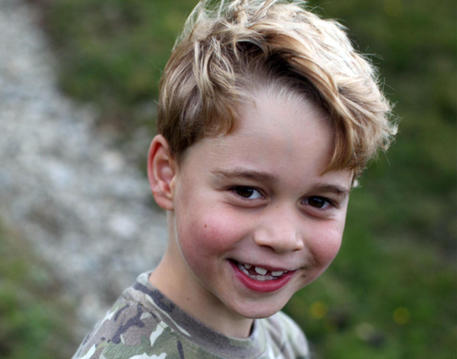 Gb: principe George compie 7 anni, diffuse due foto © ANSA