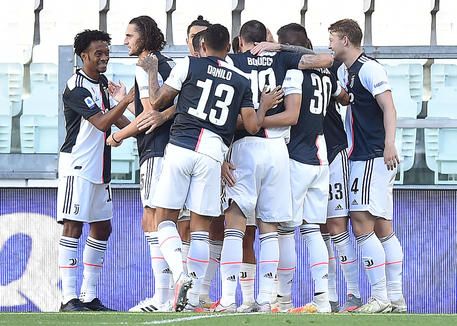Serie A Juventus Torino 4 1 Dybala Cr7 Senza Freni Sport Ansa