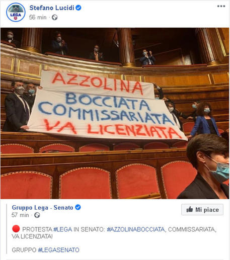 Striscione Lega 'Azzolina va licenziata', bagarre al Senato © ANSA