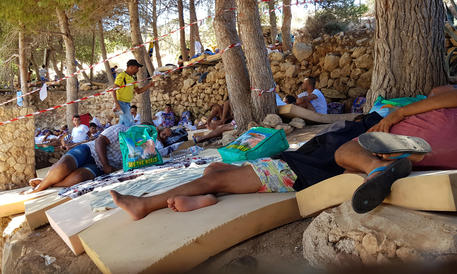 Migranti a Lampedusa © 