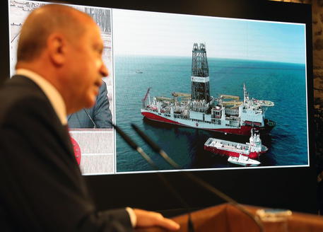 Il presidente turco, Recep Tayyip Erdogan, annuncia la scoperta di giacimenti di gas nel Mediterraneo orientale © EPA