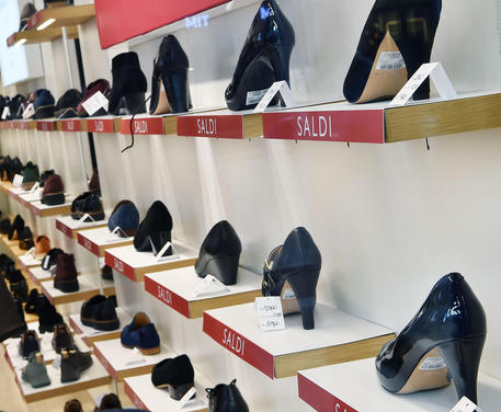 Un negozio di scarpe (Foto d'archivio) © 