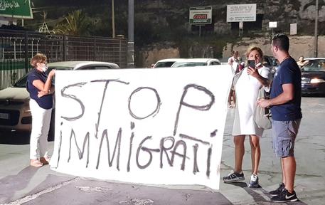 La protesta dei residenti a Lampedusa il 30 agosto © ANSA