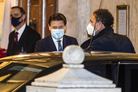 Governo: Conte lascia Palazzo Madama © ANSA
