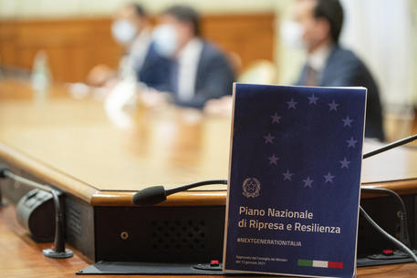 Un momento di uno degli incontri del premier con le parti sociali sul recovery (foto us Palazzo Chigi) © ANSA