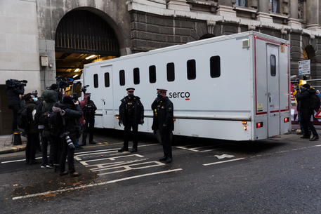 Julian Assange extradition trial in London © EPA