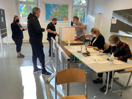 Operazioni di voto in una foto d'archivio © ANSA