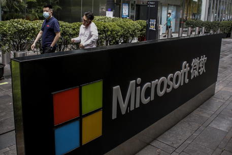 Microsoft chiude LinkedIn in Cina © EPA