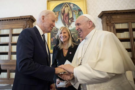 Il Papa nell'incontro con Biden © EPA