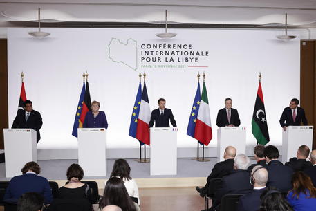 La conferenza stampa finale con Macron, Merkel, Draghi e al Menfi © EPA