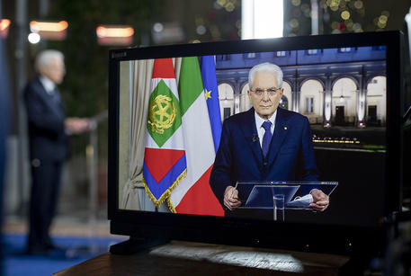 Riprese televisive del discorso di fine anno del presidente Sergio Mattarella. Immagine d'archivio © ANSA