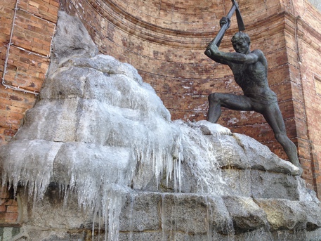 Maltempo: gelo in Calabria, acqua fontana ghiacciata a Catanzaro © ANSA