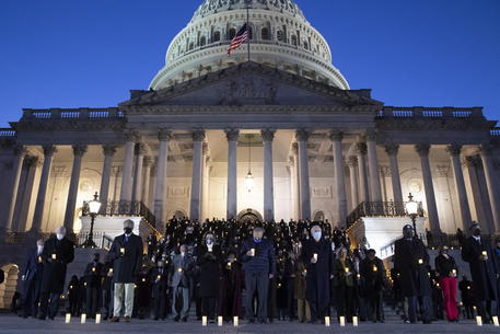 Senato Usa (foto d'archivio durante l'omaggio alle vittime di Covid) © EPA