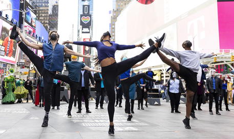 Pop-Up Broadway Performance in Times Square © EPA
