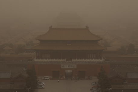 Tempesta di sabbia a Pechino © EPA