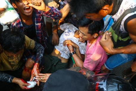 Birmania, morti e feriti negli scontri © AFP