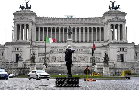 Roma: torna storica pedana vigili a piazza Venezia © ANSA