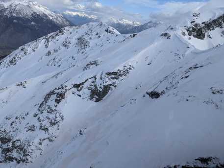 Valanga sopra Flassin in Valle d'Aosta, morto snowboarder  © Ansa