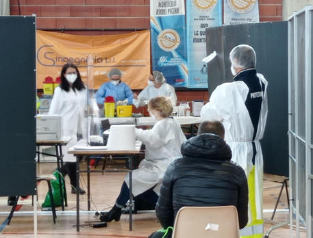 Vaccinazioni ad Ascoli Piceno © ANSA