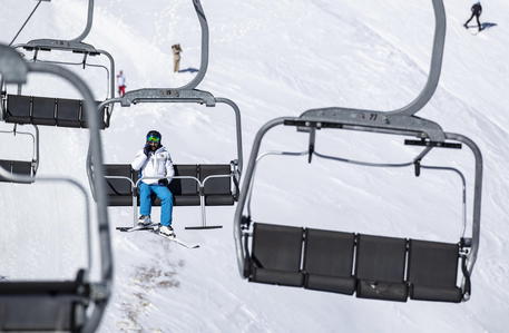Sullo ski lift © EPA