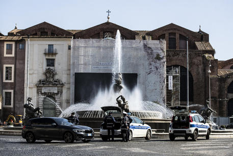 Controlli della Polizia Municipale a Roma © ANSA