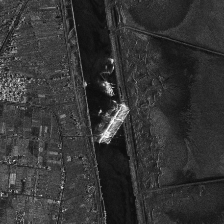 La portacontainer Ever Given bloccata nel canale di Suez fotografata il 25 marzo dai satelliti Cosmo SkyMed (fonte: ©ASI processed and distributed by e-GEOS (JV tra Leonardo-Telespazio e ASI) © Ansa