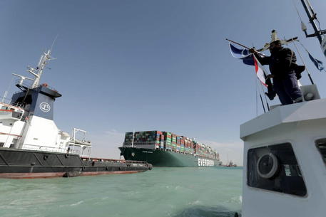 La nave portacontainer Ever Given riportata al galleggiamento sblocca il Canale di Suez © EPA