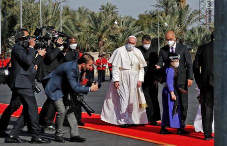 Il Papa a Baghdad, accolto dal presidente iracheno Barham Saleh © AFP