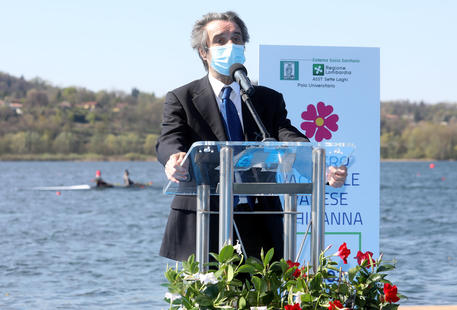 Il presidente della regione Lombardia Attilio Fontana in occasione dell'apertura del centro vaccinale di Varese © ANSA