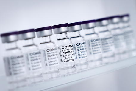 Fiale del vaccino Biontech Pfizer © EPA