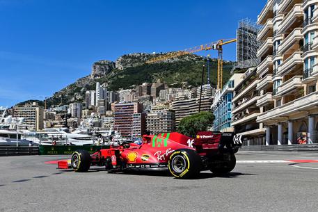La Ferrari di Charles Leclerc nelle prove del Gp di Monaco © AFP