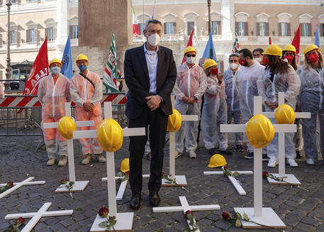 Maurizio Landini ad una manifestazione contro le morti sul lavoro (Foto Ansa) © ANSA