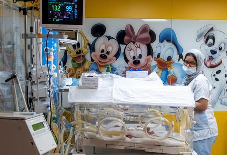 Lo staff medico dell'ospedale di Casablanca dove sono nati i gemelli di Halima Cissé © AFP