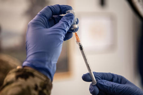 Una dose di vaccino anti covid © ANSA