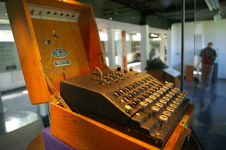Esemplare della macchina Enigma conservato nel Museo di Bletchey Park (fonte: Tim Gage da Flickr) © Ansa