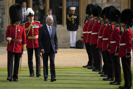 Joe Biden ricevuto da Elisabetta II al Castello di Windsor © ANSA