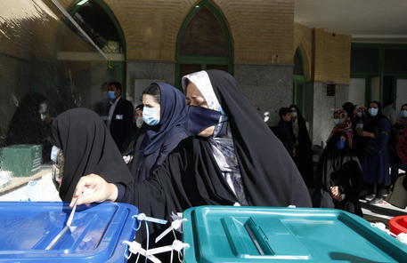 Elettori alle urne in Iran © EPA