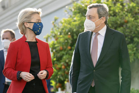 Ursula Von der Leyen con Mario Draghi in una foto di archivio © ANSA
