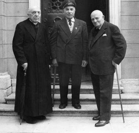Da sinistra Mons. Giovanni Mesini,  Antonio Fusconi (custode 