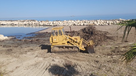 Ambiente: iniziata pulizia spiagge sul lungomare a Trapani