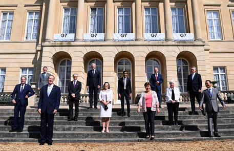 La foto di gruppo dei ministri del G7 © EPA