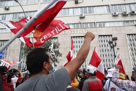 Followers of Pedro Castillo march in Lima © EPA