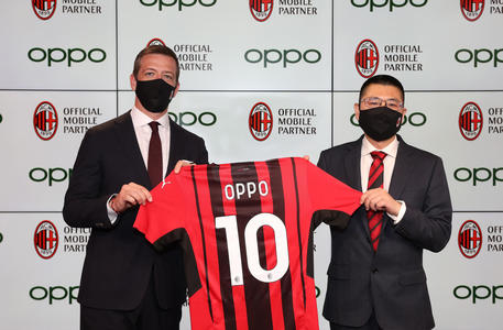 OPPO Italia scende in campo con AC Milan come Official Mobile Partner © ANSA